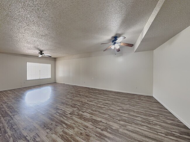Foto del edificio - 6220 Wheaton Dr