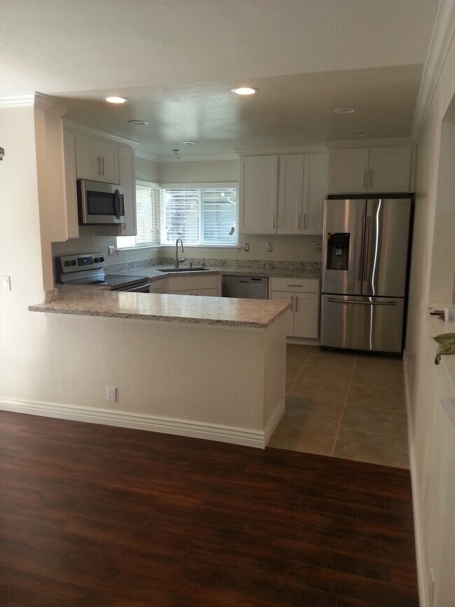 Kitchen - 1042 Reed Terrace