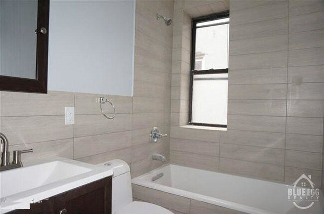 Building Photo - 2724 Pitkin Ave