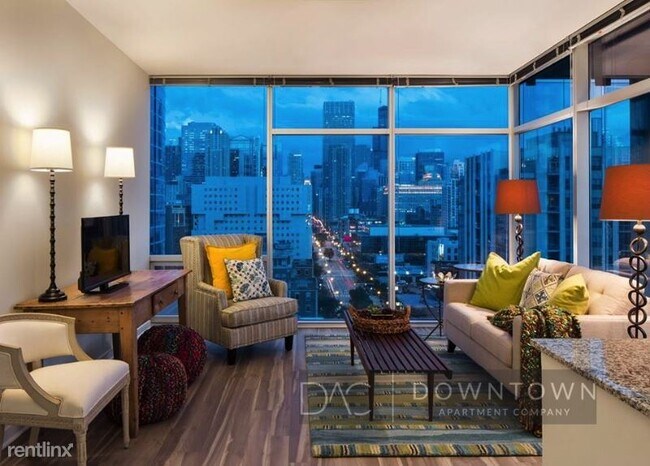 Foto del edificio - 1 br, 1 bath Apartment - 770 N La Salle Dr
