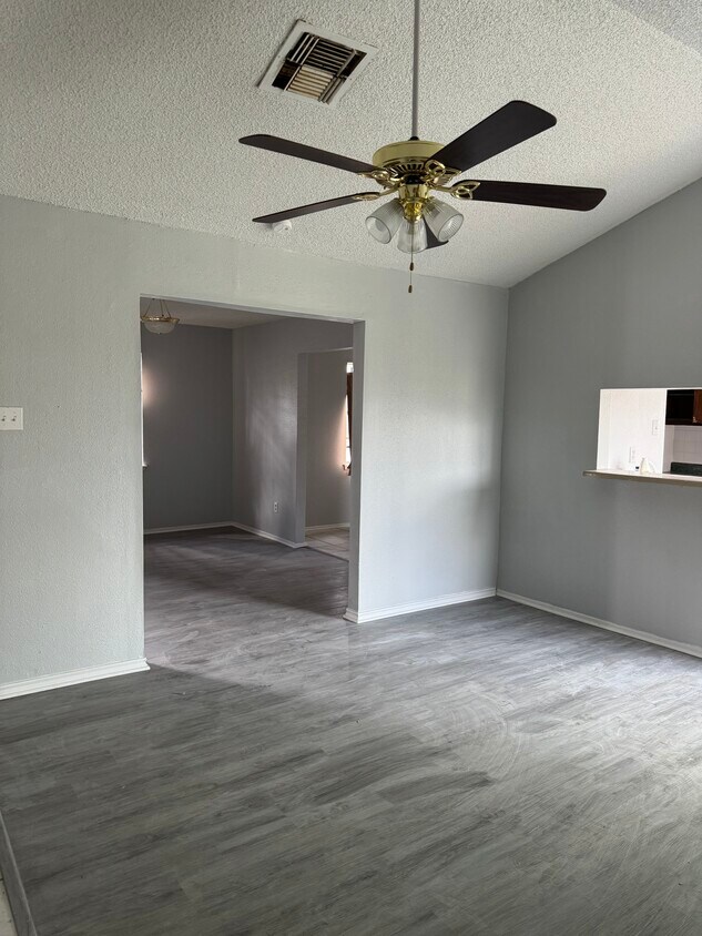 Building Photo - 12715 Panay Dr