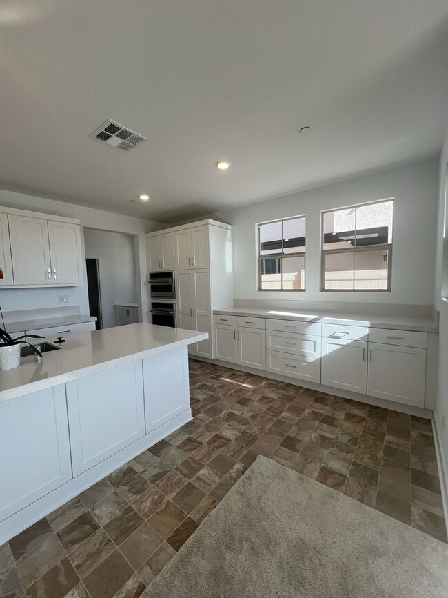 Building Photo - Camarillo - Brand New 4 bedroom, 3.5 home in