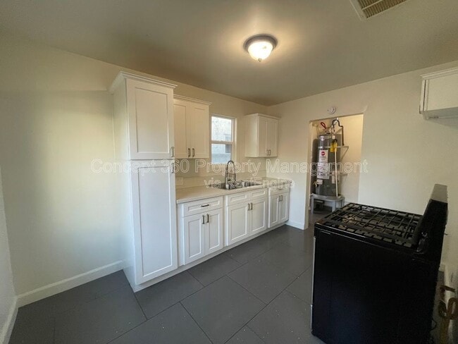 Building Photo - 13719 Yukon Ave