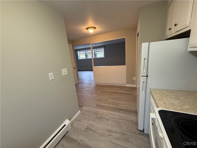 Foto del edificio - 120 Hasbrouck St