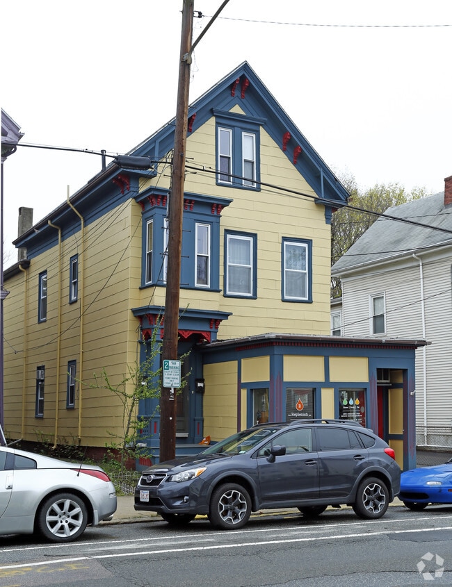 Building Photo - 353 Beacon St