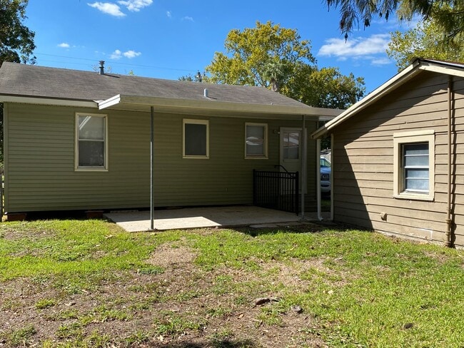 Building Photo - 115 Woodrow St