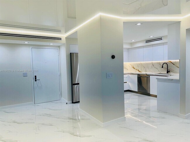 Foto del edificio - 3500 Mystic Pointe Dr