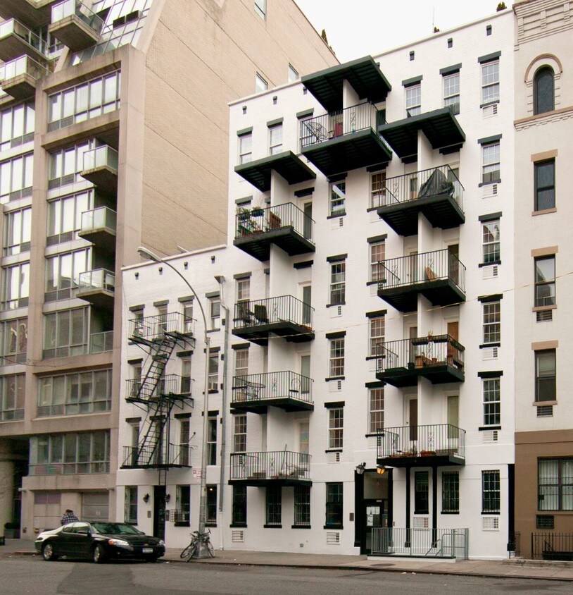 Primary Photo - 448 West 19th Street