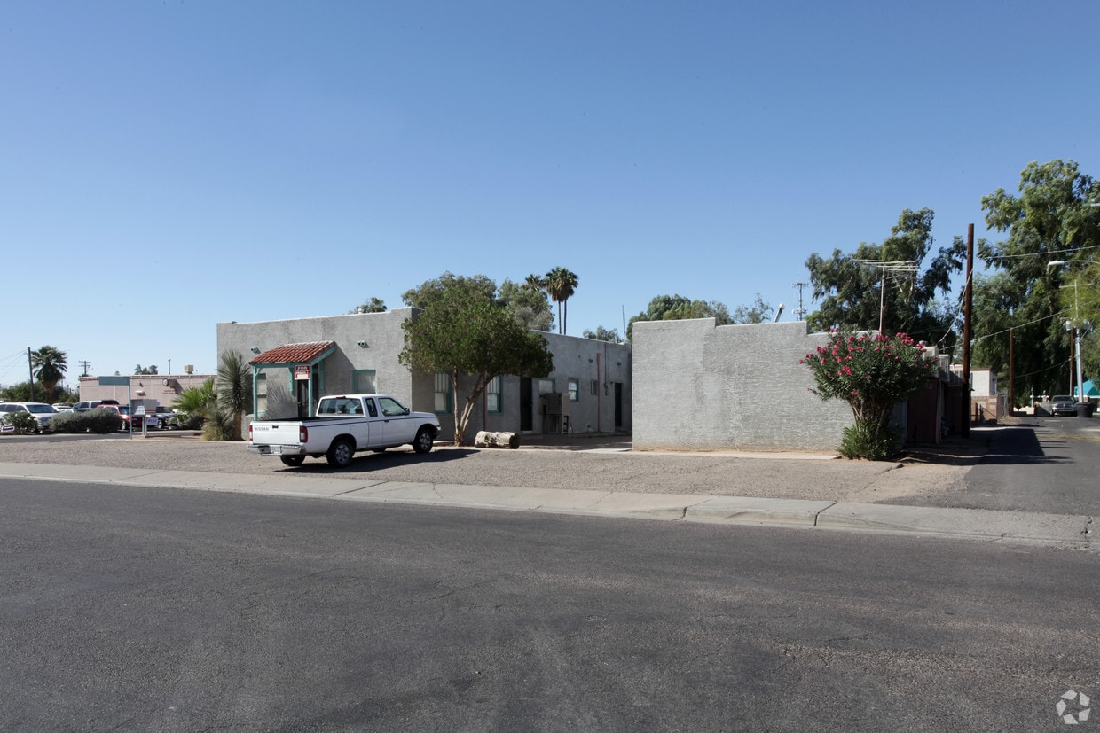 Building Photo - 601 N Cameron Ave