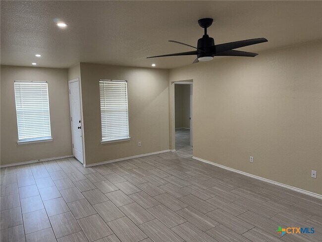 Building Photo - 2611 Littlewood Dr