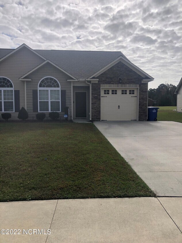 3705 Nantucket Rd, Greenville, NC 27834 Townhome Rentals in