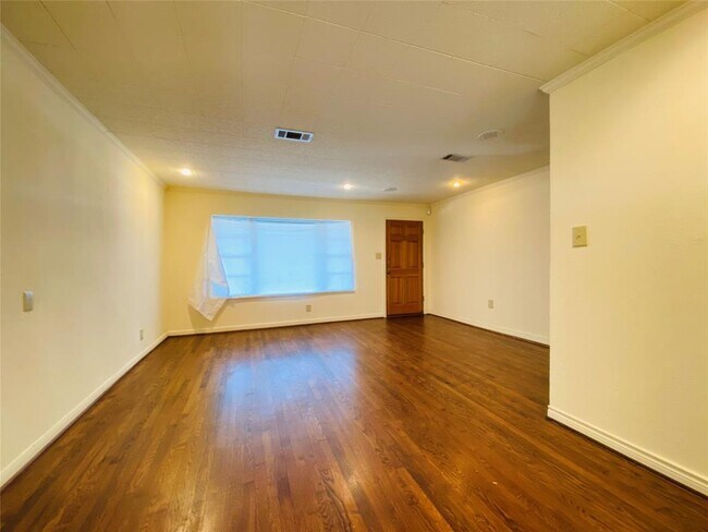 Building Photo - 4017 Nenana Dr