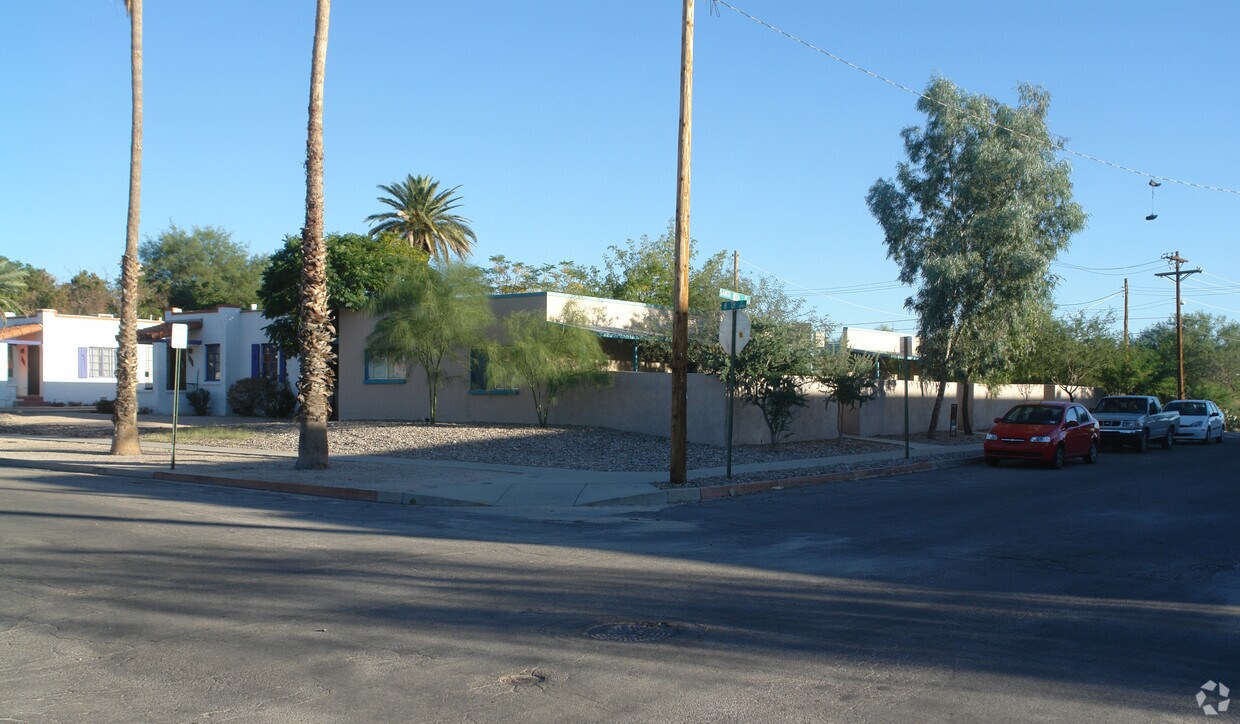 Primary Photo - 250 N Santa Rita Ave