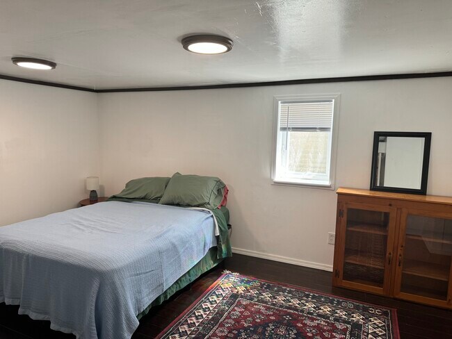 dormitorio - 1606 NE Edge Park Dr