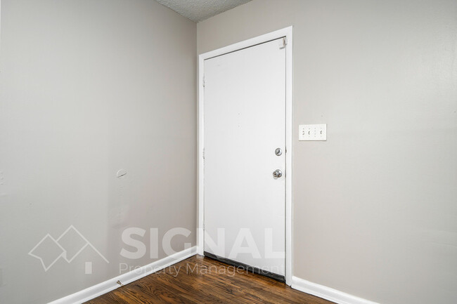 Building Photo - 207 Von Dale Dr
