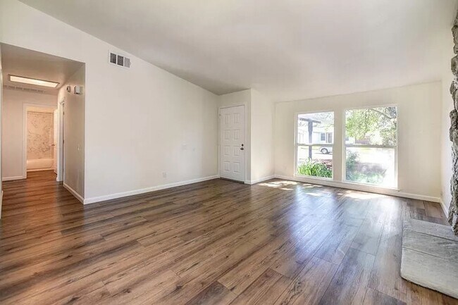 Building Photo - Beautiful 4 Bedroom, 2 Bath Sacramento Hom...