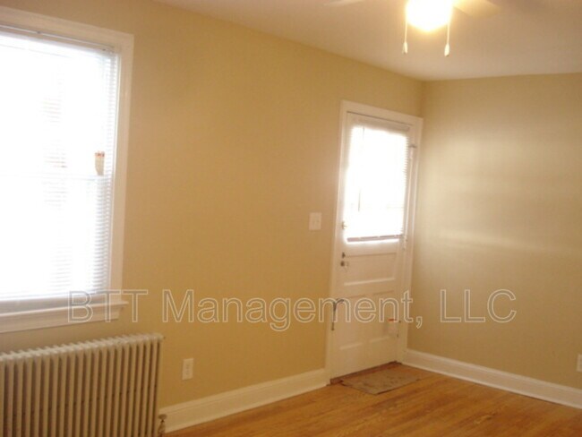 Building Photo - 8405 Greenwood Ave