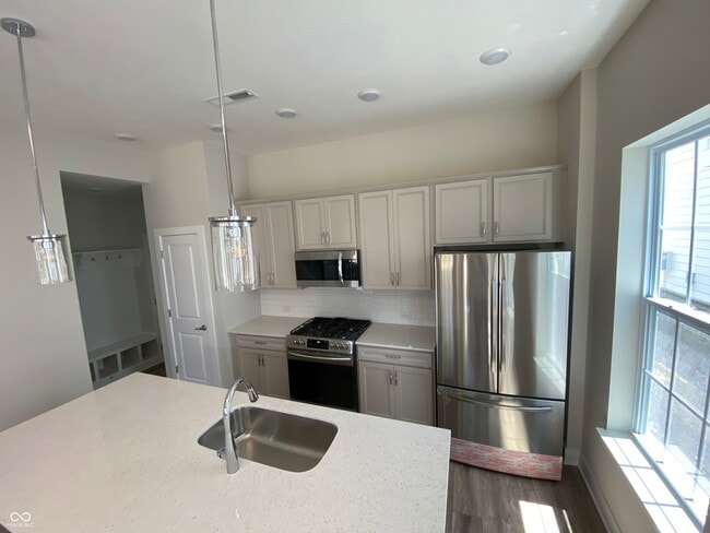 Building Photo - 1070 Valentine Ln