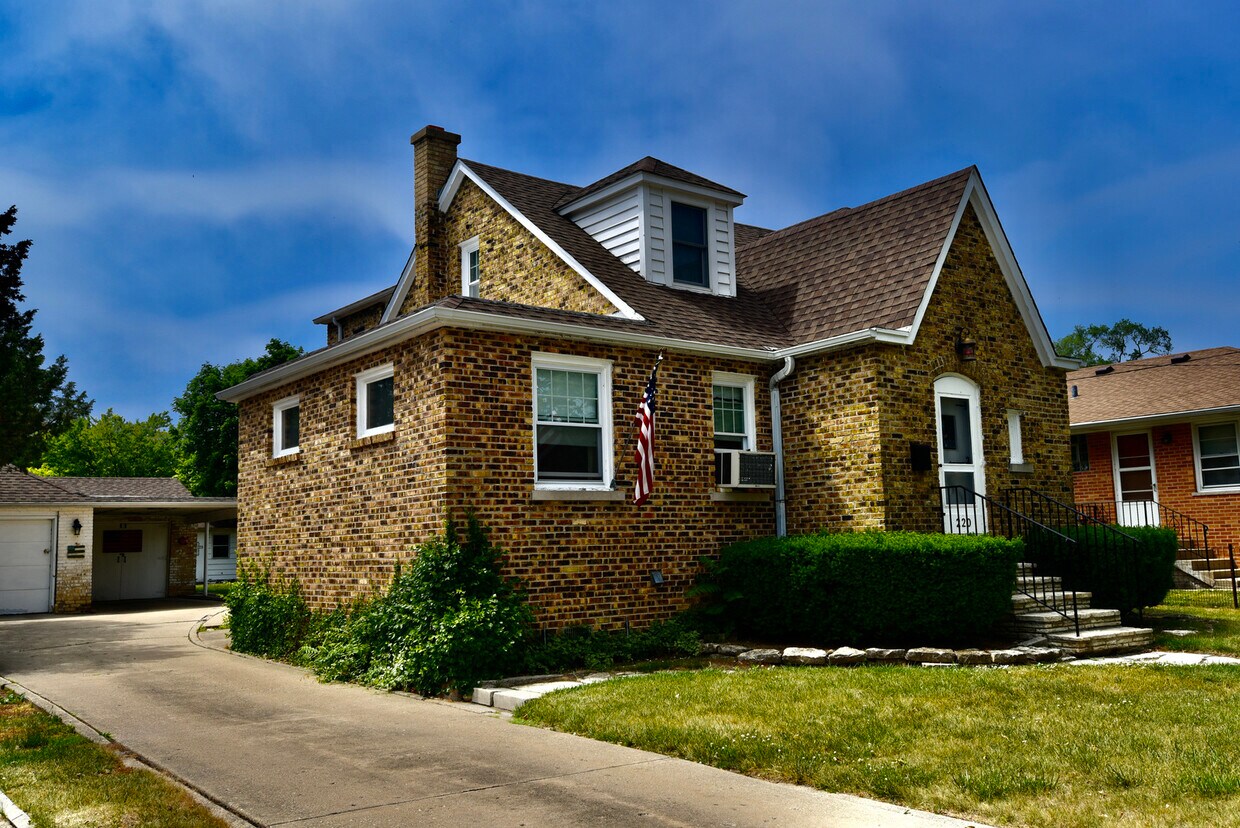 220 Everts Pl, Highwood, IL 60040 Townhome Rentals in Highwood IL