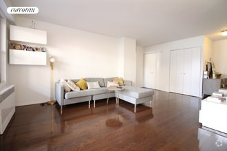 Building Photo - 175 W 90th St