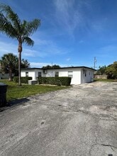 Building Photo - 328 Urquhart St