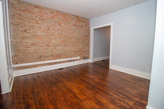 Building Photo - 125 S Main St