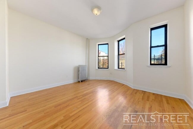Foto del edificio - Lovely 2 BED in Park Slope near Prospect Park