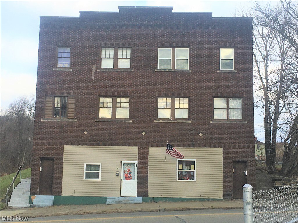 567 S 4th St Unit D, Steubenville, OH 43952 Room for Rent in
