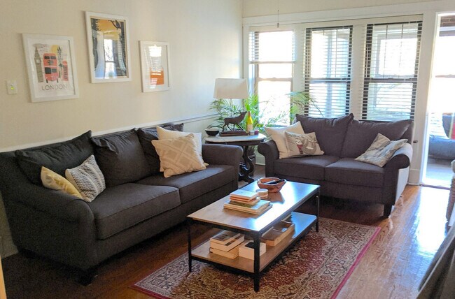 Foto del edificio - 4422 N Greenview Ave