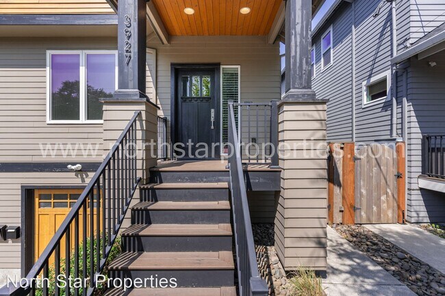 Building Photo - 5 br, 4 bath House - 3927 NE Rodney Avenue