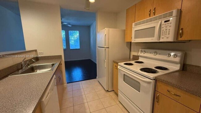 Foto del edificio - 533 NE 3rd Ave