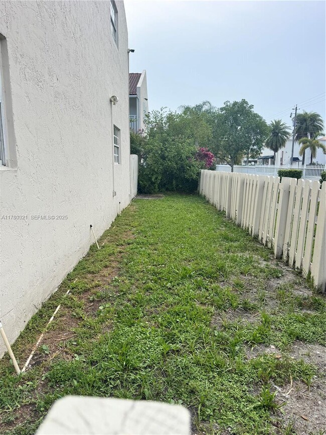 Foto del edificio - 2050 NE 140th St