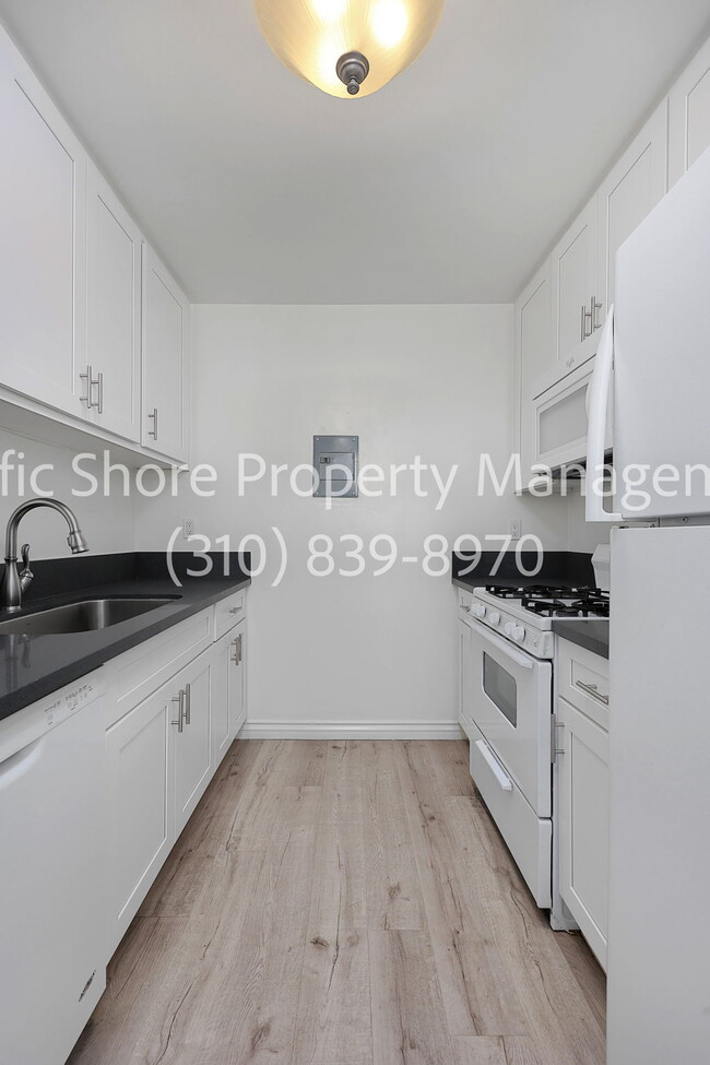 Foto del edificio - 868 N West Knoll Dr