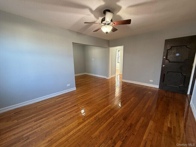 Foto del edificio - 70-43B Park Dr E