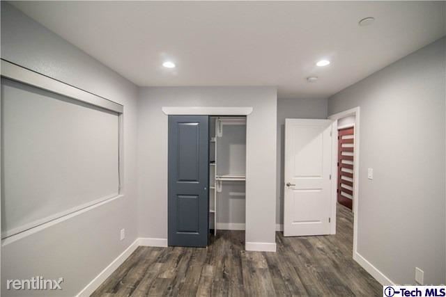 Building Photo - 4 br, 3 bath Townhome - 2103 1/2 Clyde Ave