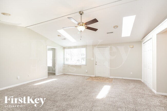 Foto del edificio - 3312 S Parker Ave