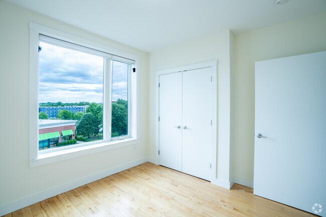 1 BR, 1 BA - Bedroom - 560SF - 603 Concord