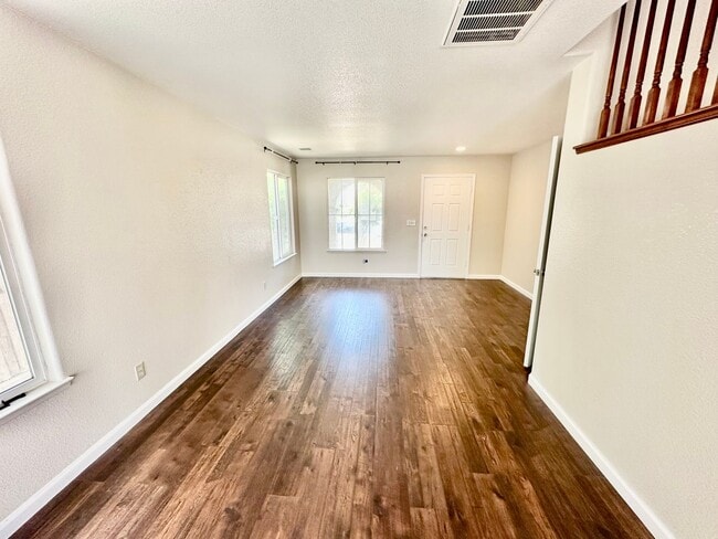Building Photo - Newly Built Madera 4/3