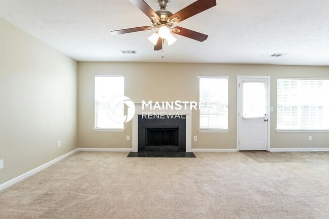 Building Photo - 4 Bedroom Pet-Friendly Home in Hampton, GA...