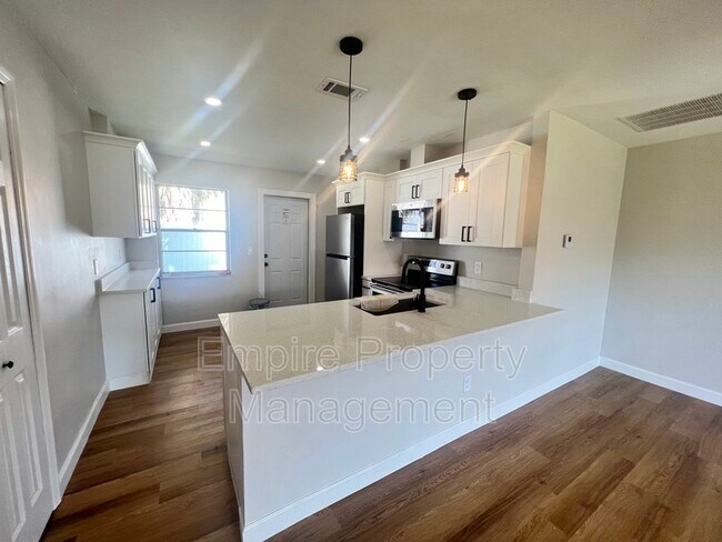Building Photo - 328 Cape Coral Pkwy W