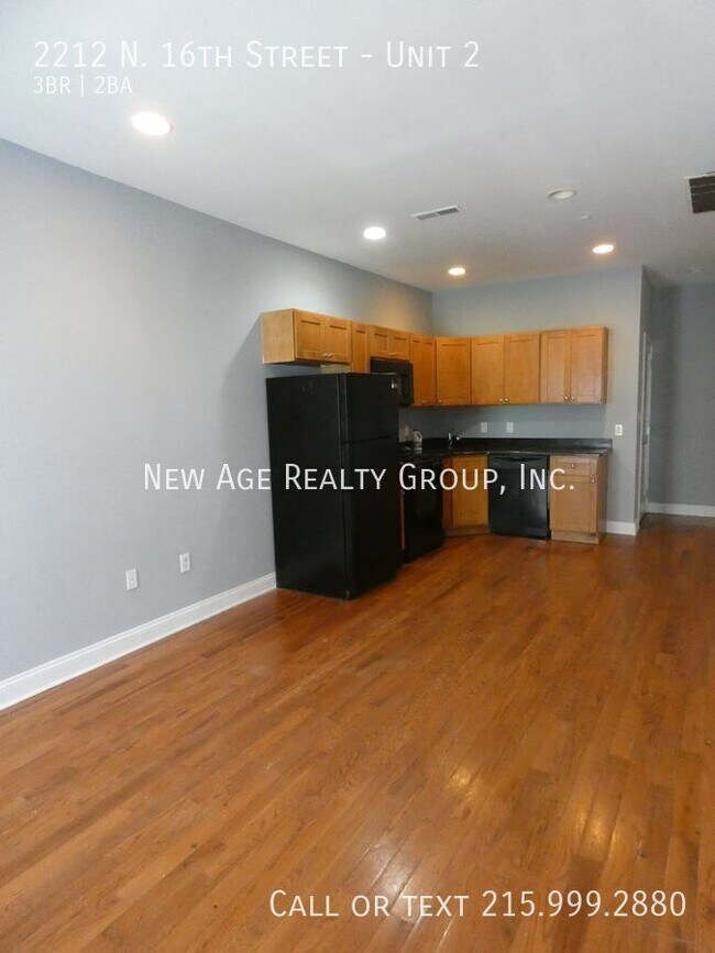 Foto del edificio - Bi-Level Four Bedroom Apartment In Temple ...