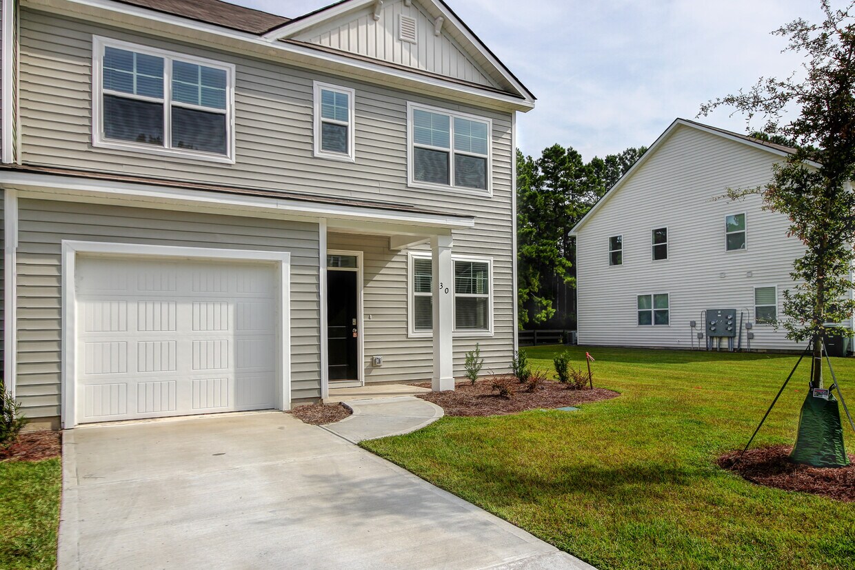 Savannah Rental Homes - Michelle M Tucker - 30 Villas of Garrard Dr