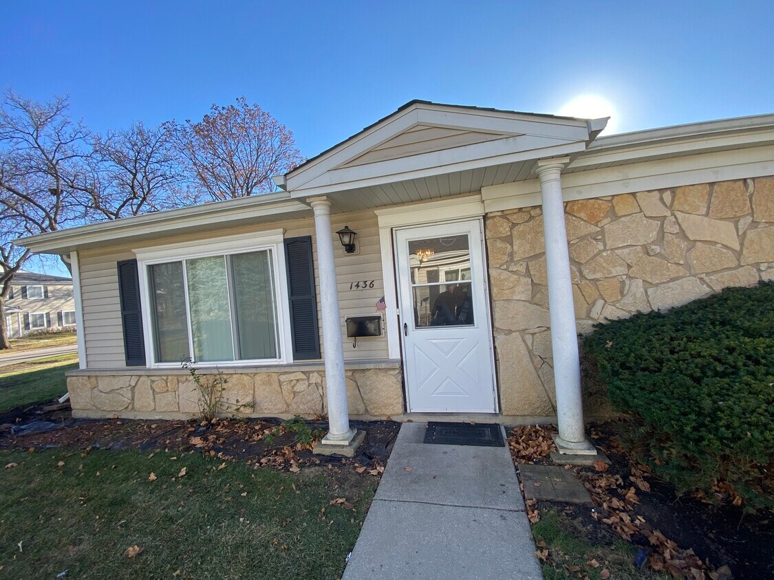 1436 Quaker Ln, Prospect Heights, IL 60070 House Rental in Prospect