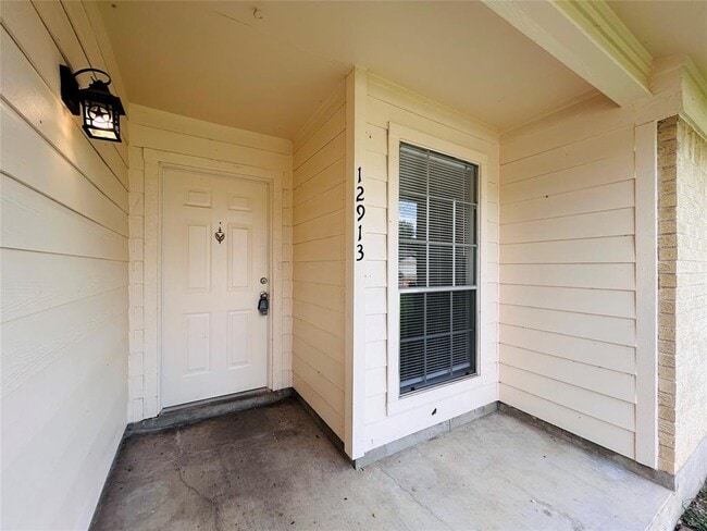 Building Photo - 12913 Lamplight Village Ave