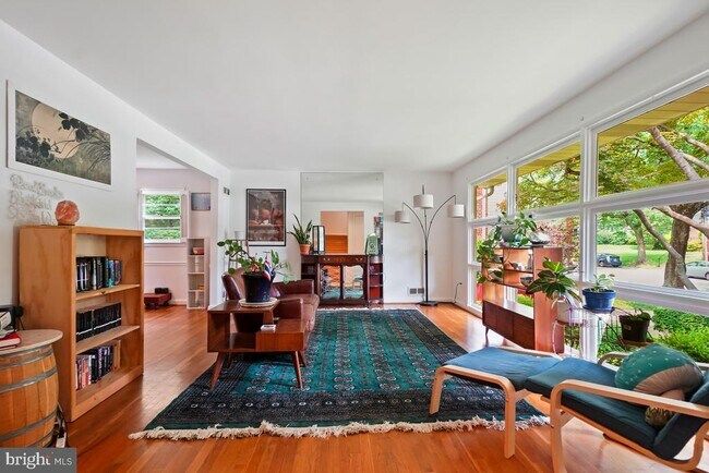 Foto del edificio - 8504 Sundale Dr