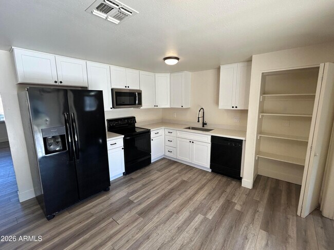 Foto del edificio - 1817 W Wood Dr