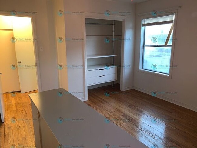 Building Photo - 1/2 Month Free!!! Cozy one bedroom one bathroom duplex located off of Keystone and Seventh Street...