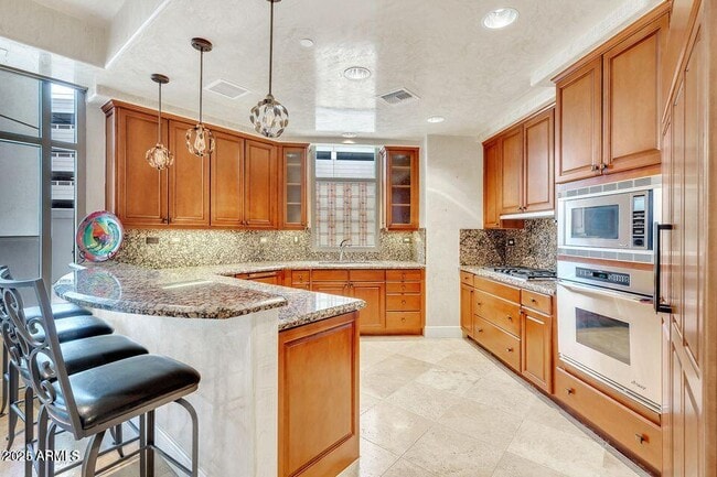 Foto del edificio - 2211 E Camelback Rd