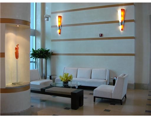 Building Photo - 5959 Collins Ave