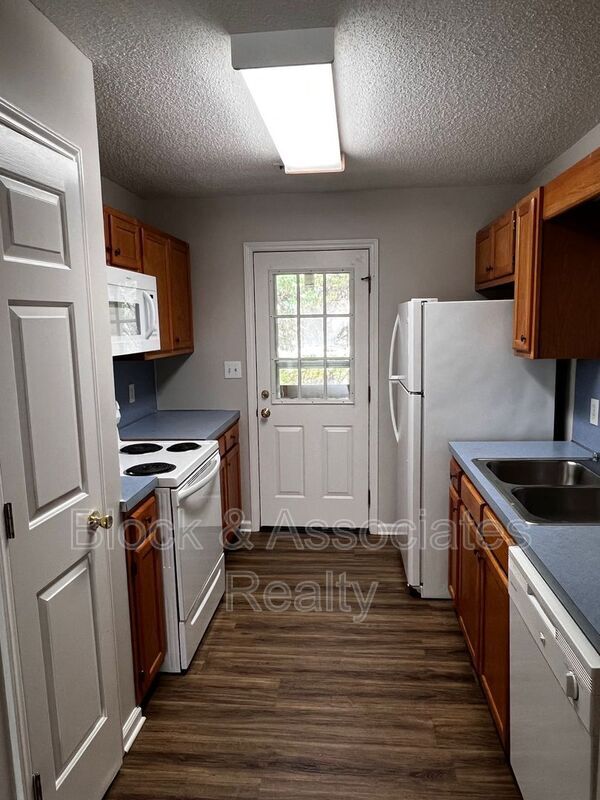 Foto del edificio - 718 Westbrook Ct